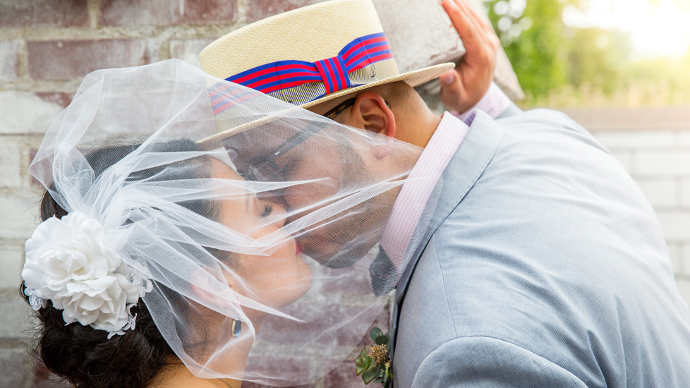 978×550-Luis-&-Hilda-kissing